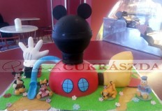 30 szeletes Mickey Mouse ház torta