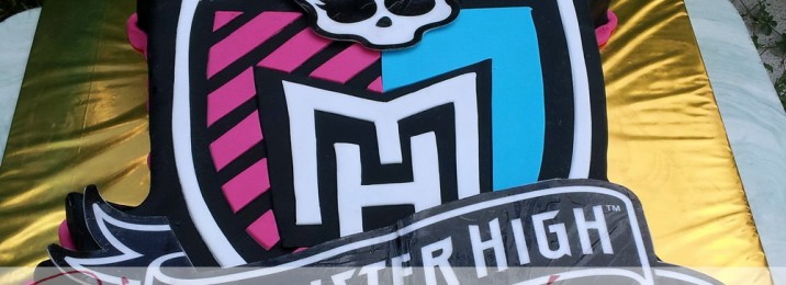 Monster High logó torta