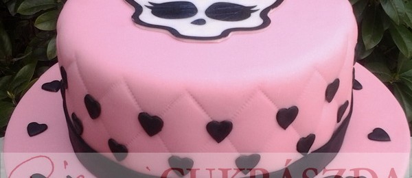 15 szeletes Monster High torta szivecskékkel